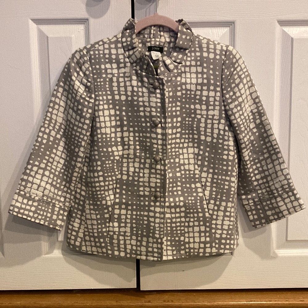 Lovely jacket by J Crew. Size 0. Gray geometric print. Pockets. Lovely lining.